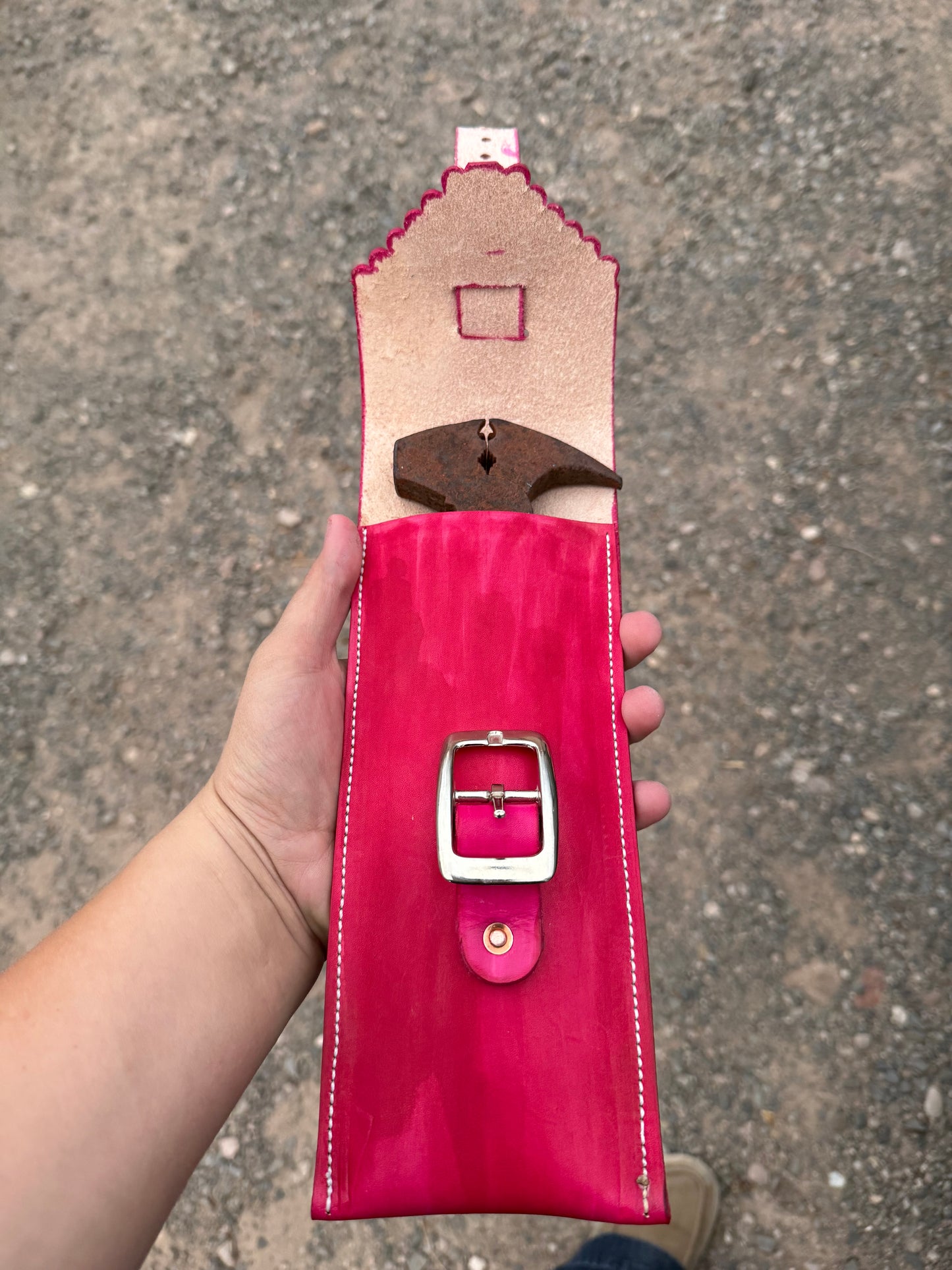 Plier holders for saddle (pink)