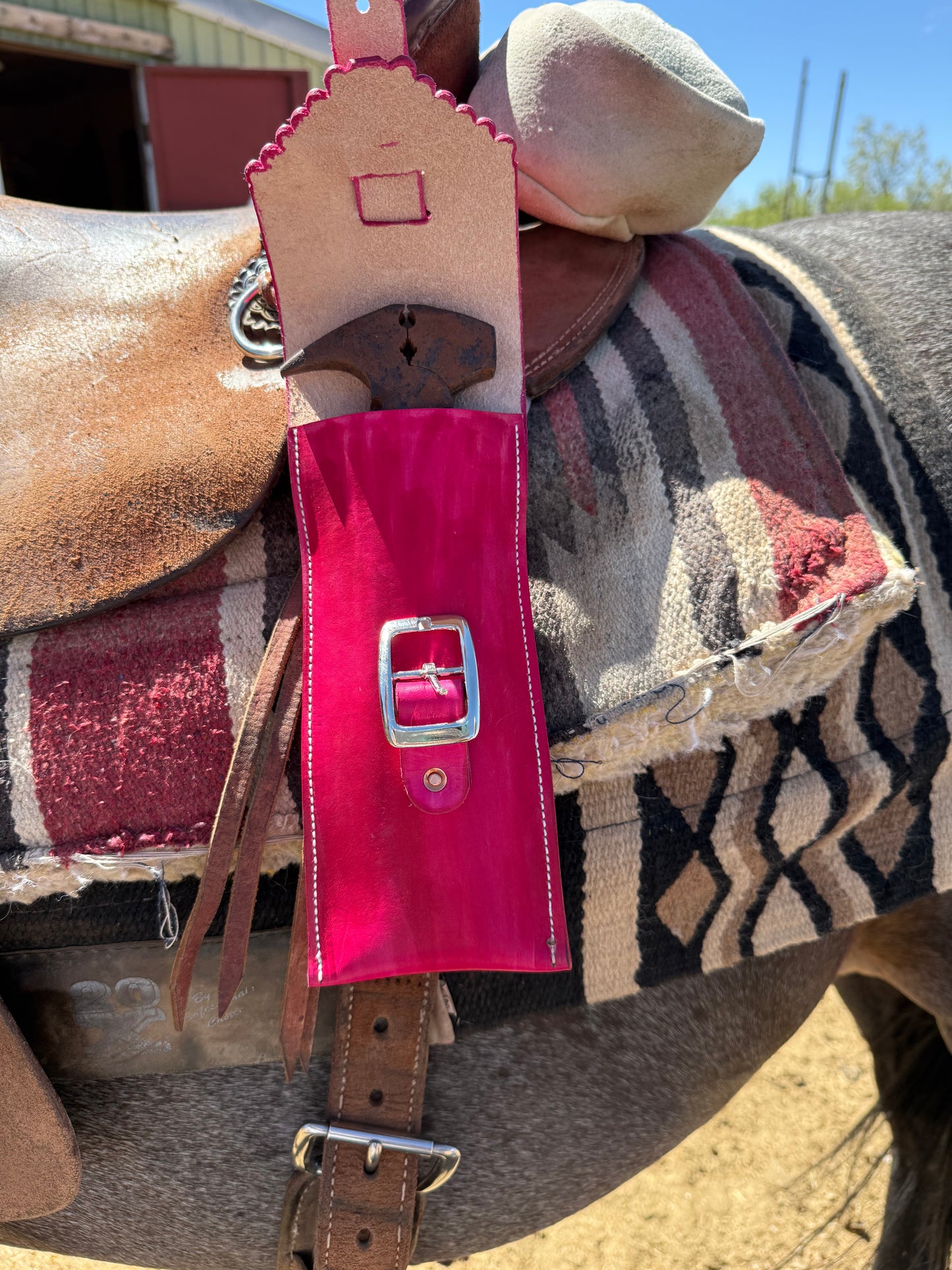 Plier holders for saddle (pink)